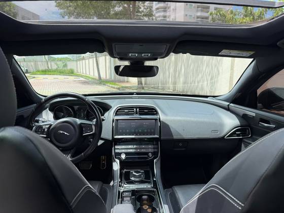 JAGUAR XE 2.0 16V INGENIUM P250 GASOLINA R-SPORT 4P AUTOMÁTICO